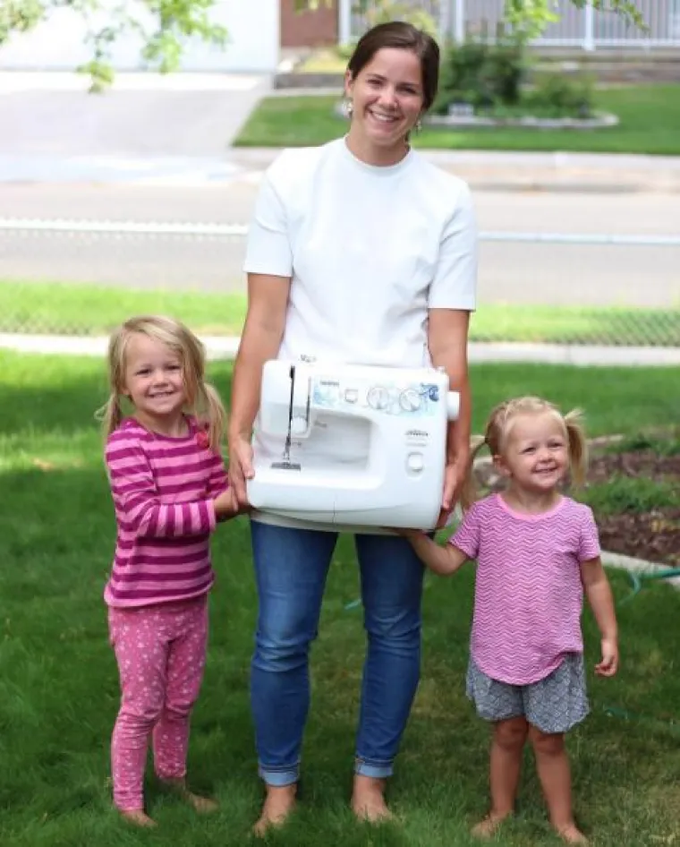 Talentirana mama pretvara muževe ko&scaron;ulje u prekrasne haljine za kćeri