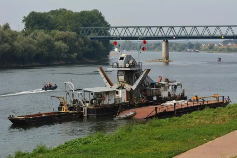 AKCIJA VAĐENJA AMERIČKE AVIO - BOMBE IZ 2. SVJETSKOG RATA: Bomba te&scaron;ka 250 kilograma uni&scaron;tena na sigurnoj lokaciji