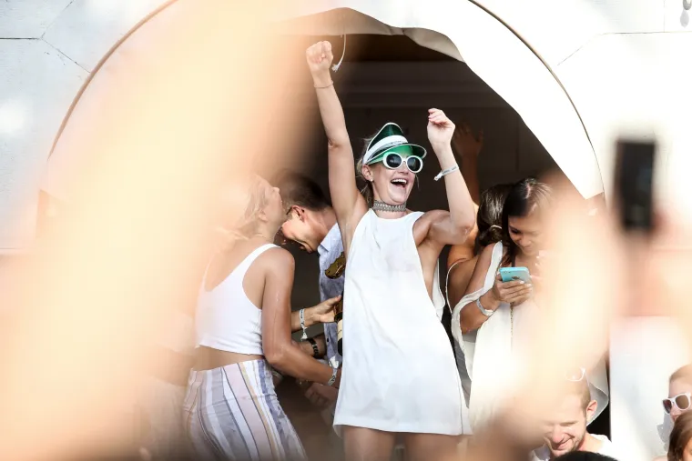 Luda zabava, &scaron;ampanjac i gole grudi obilježili Yacht week party u Carpe Diemu