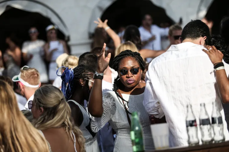 Luda zabava, &scaron;ampanjac i gole grudi obilježili Yacht week party u Carpe Diemu