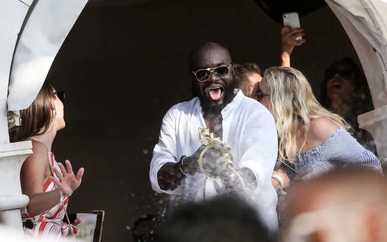 Luda zabava, &scaron;ampanjac i gole grudi obilježili Yacht week party u Carpe Diemu