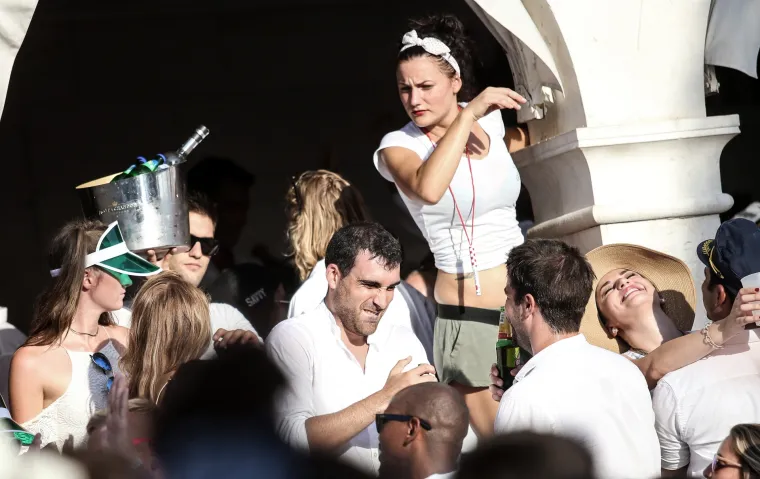 Luda zabava, &scaron;ampanjac i gole grudi obilježili Yacht week party u Carpe Diemu