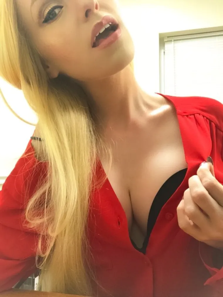 &Scaron;TO ĆE IM REĆI &Scaron;EF? I na poslu se ekspresno skidaju, produktivnost trpi, ali koga briga