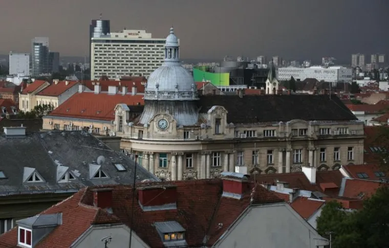 CRNI OBLACI PREKRILI SU NEBO NAD ZAGREBOM: Olujno nevrijeme poharalo je glavni grad i okolicu
