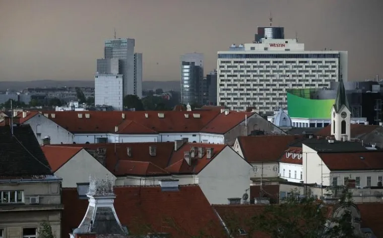 CRNI OBLACI PREKRILI SU NEBO NAD ZAGREBOM: Olujno nevrijeme poharalo je glavni grad i okolicu