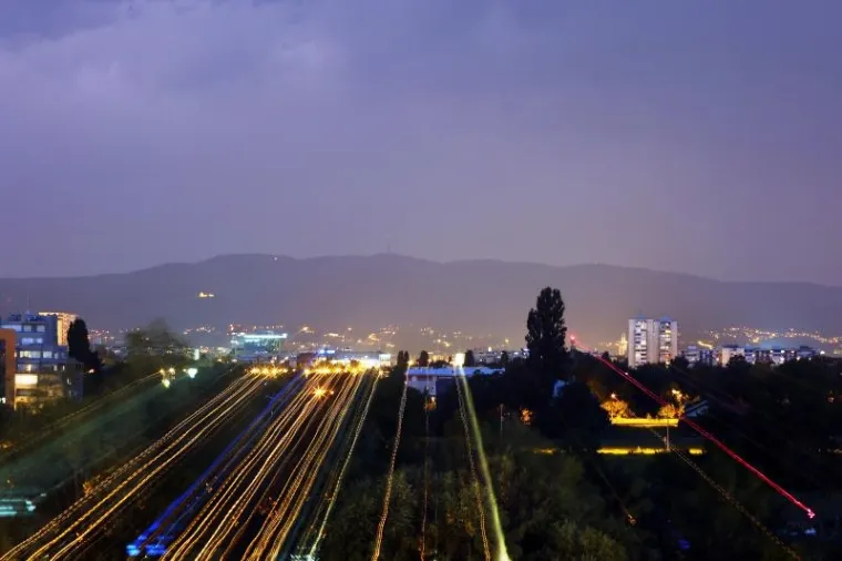 CRNI OBLACI PREKRILI SU NEBO NAD ZAGREBOM: Olujno nevrijeme poharalo je glavni grad i okolicu