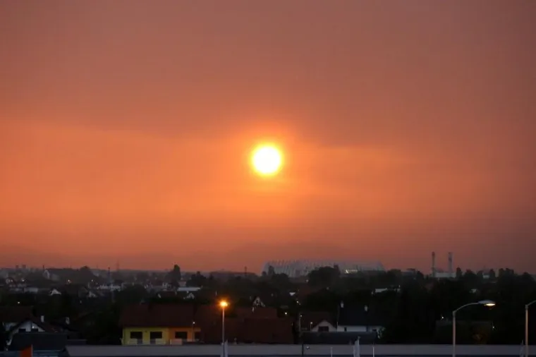 CRNI OBLACI PREKRILI SU NEBO NAD ZAGREBOM: Olujno nevrijeme poharalo je glavni grad i okolicu