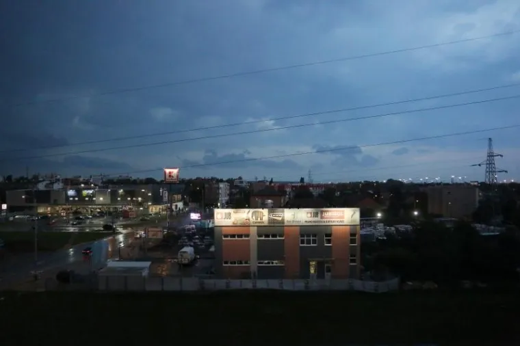 CRNI OBLACI PREKRILI SU NEBO NAD ZAGREBOM: Olujno nevrijeme poharalo je glavni grad i okolicu