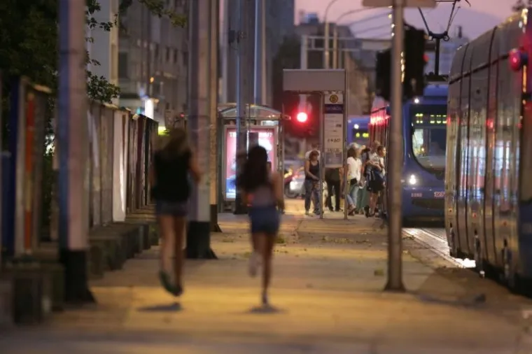 CRNI OBLACI PREKRILI SU NEBO NAD ZAGREBOM: Olujno nevrijeme poharalo je glavni grad i okolicu