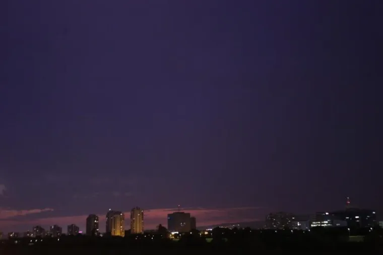 CRNI OBLACI PREKRILI SU NEBO NAD ZAGREBOM: Olujno nevrijeme poharalo je glavni grad i okolicu