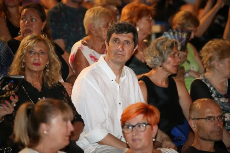 U sklopu 63. Splitskog ljeta premijerno je izvedena predstava 'Aziz ili Svadba koja je spasila Zapad', autora Predraga Lucića. Na predstavu,  koja je izvedena u vili Dalmacija stigli su i mnogi poznati Hrvati poput Ante Tomića, Damira Markovine, Sa&scaron;e Antića, Severine i Igora Kojića te Ane Gruice. Photo: Ivo Cagalj/PIXSELL