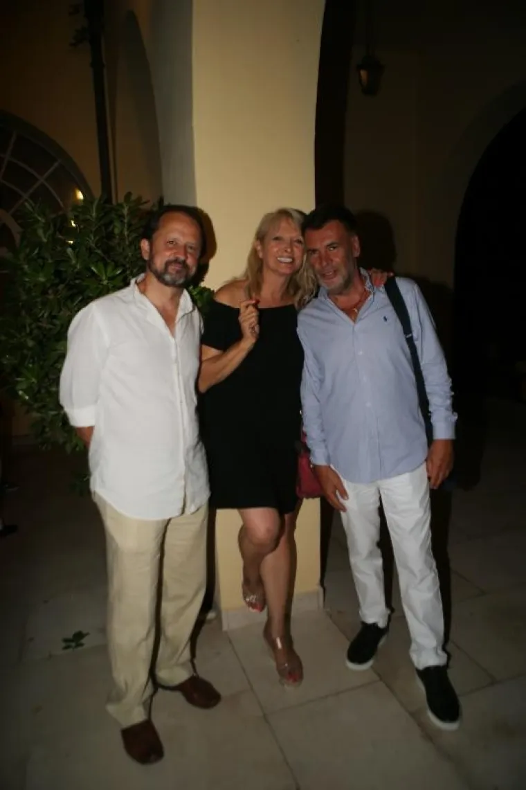 STIGLI MNOGI POZNATI HRVATI: U Splitu premijerno odigrana predstava ' Aziz ili Svadba koja je spasila Zapad'