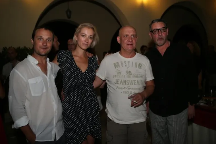 STIGLI MNOGI POZNATI HRVATI: U Splitu premijerno odigrana predstava ' Aziz ili Svadba koja je spasila Zapad'