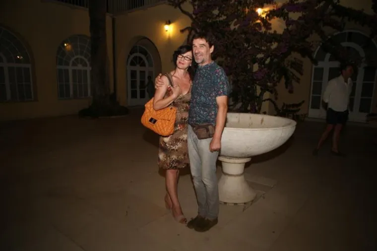 STIGLI MNOGI POZNATI HRVATI: U Splitu premijerno odigrana predstava ' Aziz ili Svadba koja je spasila Zapad'