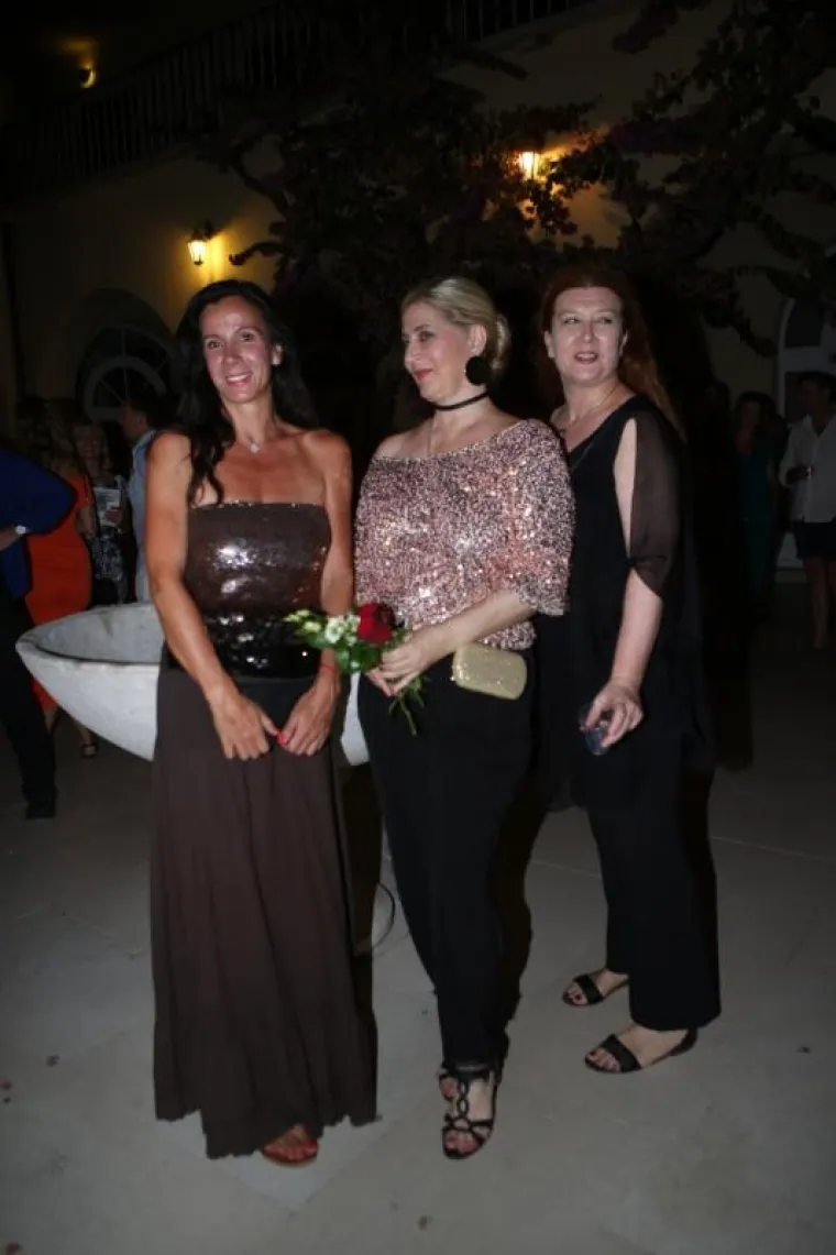 STIGLI MNOGI POZNATI HRVATI: U Splitu premijerno odigrana predstava ' Aziz ili Svadba koja je spasila Zapad'