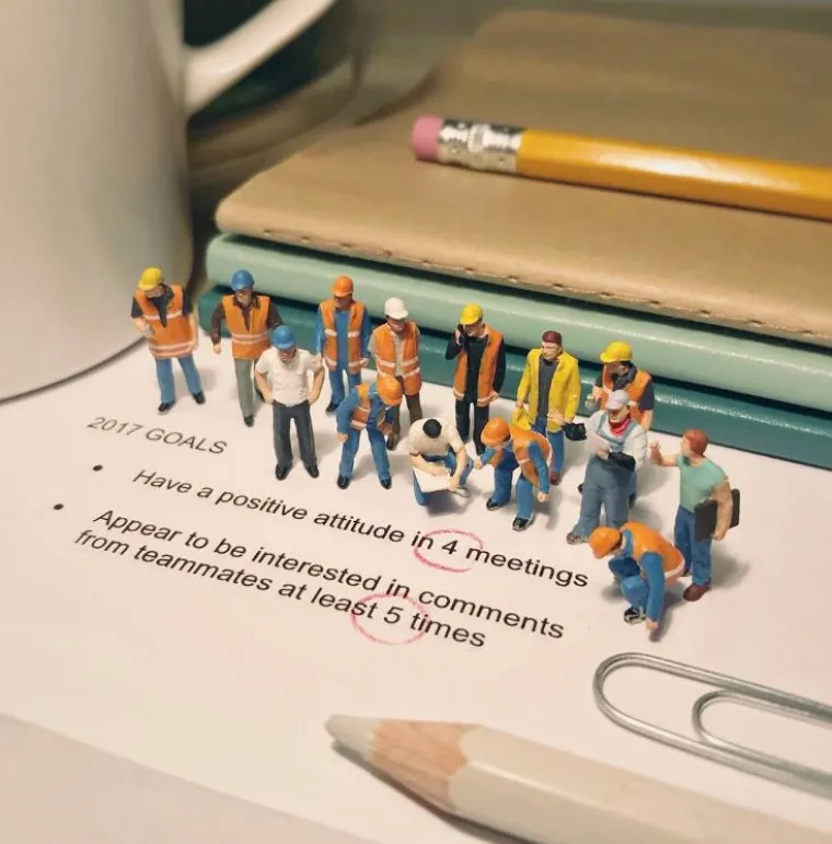 Kada mu je posla preko glave, u uredu stvara jedan sasvim novi svijet