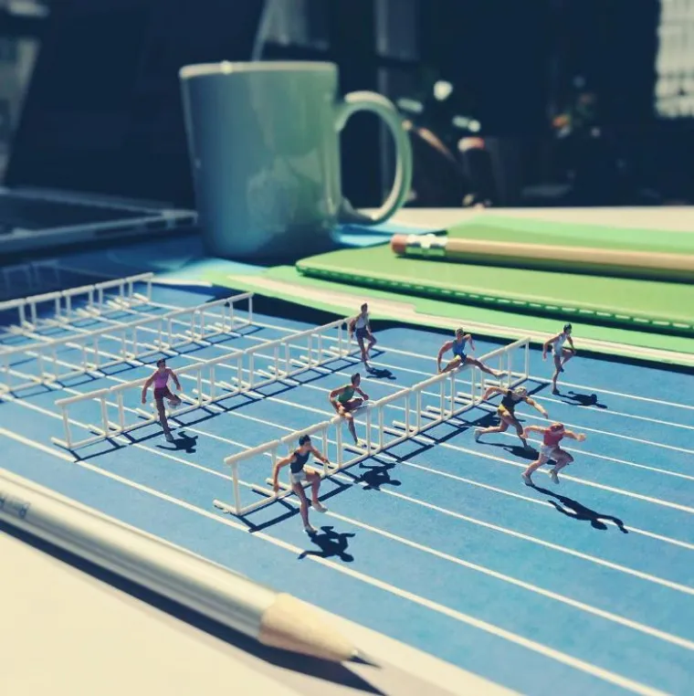 Kada mu je posla preko glave, u uredu stvara jedan sasvim novi svijet