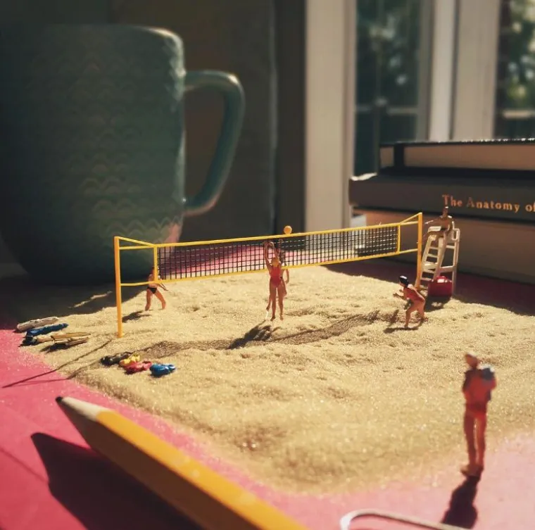 Kada mu je posla preko glave, u uredu stvara jedan sasvim novi svijet