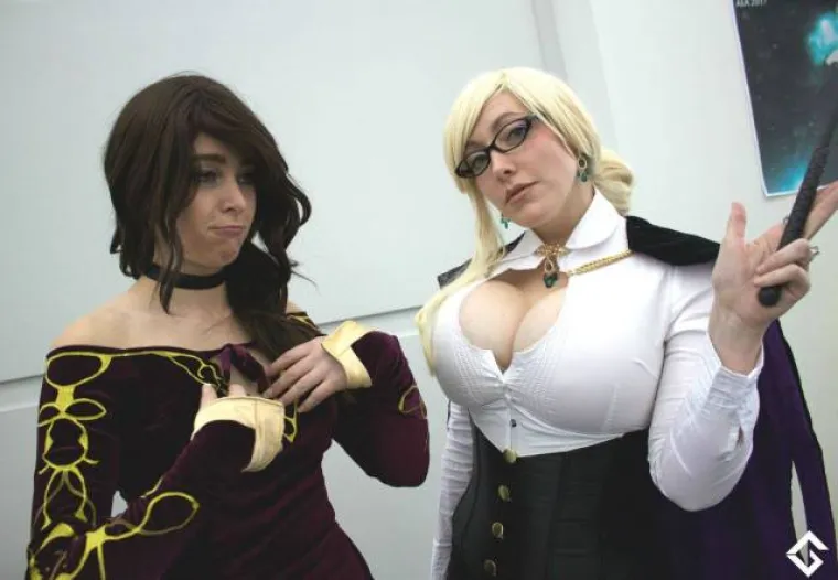 POGLED MOŽE BITI GLASNIJI OD RIJEČI: Zagledale se u tuđe grudi i pokazale kako izgleda čista zavist