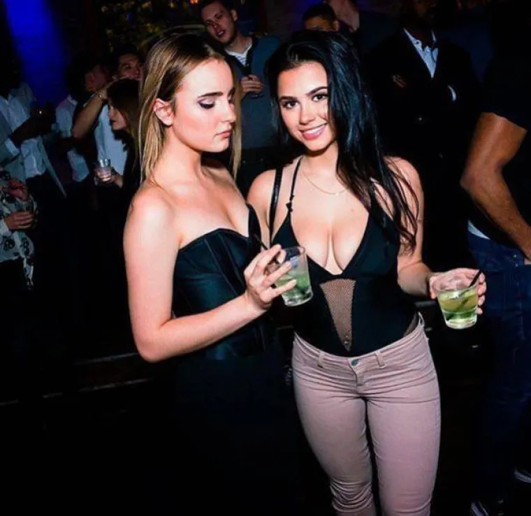 POGLED MOŽE BITI GLASNIJI OD RIJEČI: Zagledale se u tuđe grudi i pokazale kako izgleda čista zavist