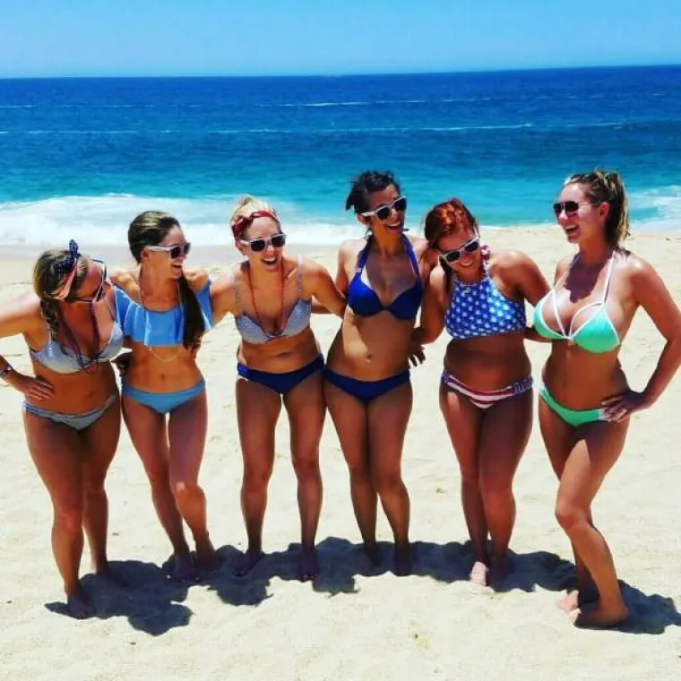 POGLED MOŽE BITI GLASNIJI OD RIJEČI: Zagledale se u tuđe grudi i pokazale kako izgleda čista zavist