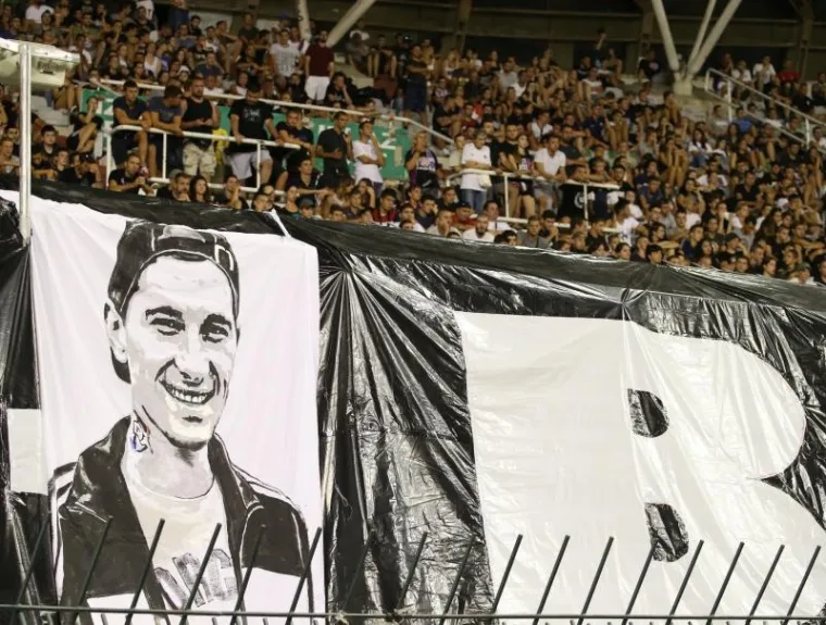 Torcida je na utakmici Hajduka i Slavena Belupa odala počast svom ubijenom članu Ivanu Mati Blaževiću u 23. minuti dvoboja i nakon toga napustila stadion u čast svog istaknutog pripadnika.  Photo: Ivo Cagalj/PIXSELL