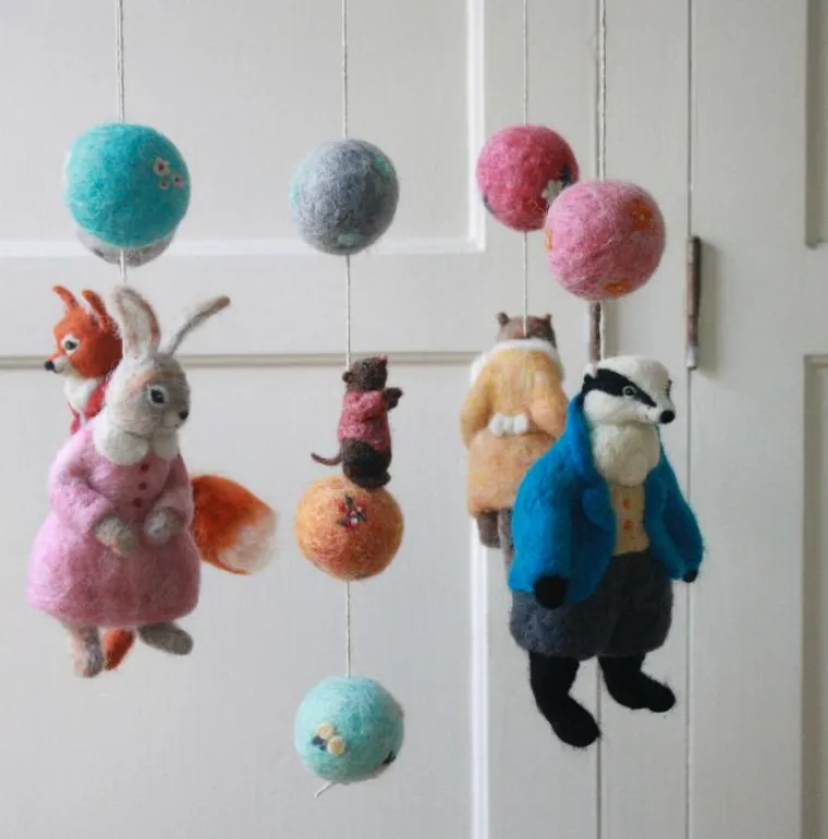 Mlada mama od vune stvara čaroliju za najmlađe