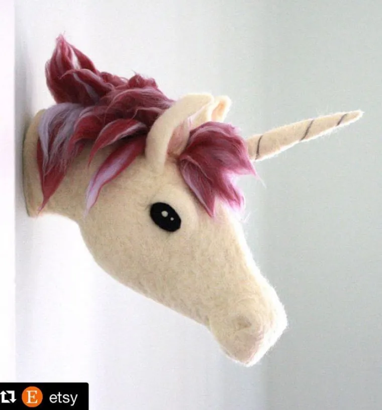 Mlada mama od vune stvara čaroliju za najmlađe