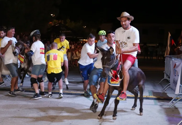 Na ti&scaron;njanskoj Rudini održana je 12. međunarodna utrka tovara. Natjecalo se 12 ekipa na 12 magaraca. Pobjedu je ove godine odnijela ekipa Italije na magarcu Rajka. Drugoplasirani su Francuzi dok su treće mjesto osvojili Slovenci.