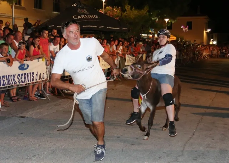 Na ti&scaron;njanskoj Rudini održana je 12. međunarodna utrka tovara. Natjecalo se 12 ekipa na 12 magaraca. Pobjedu je ove godine odnijela ekipa Italije na magarcu Rajka. Drugoplasirani su Francuzi dok su treće mjesto osvojili Slovenci.