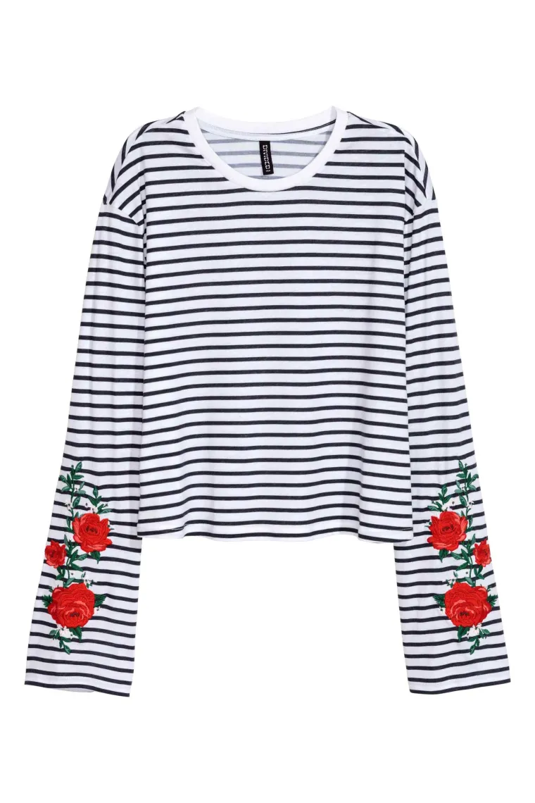 Majica s izvezenim ružama na rukavima, H&amp;M, 134,22 kune