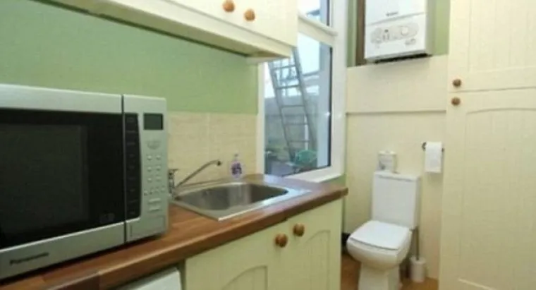 KAKO SU NESPOSOBNI: Majstori popili previ&scaron;e i svojim radom potpuno unakazili domove i javne povr&scaron;ine