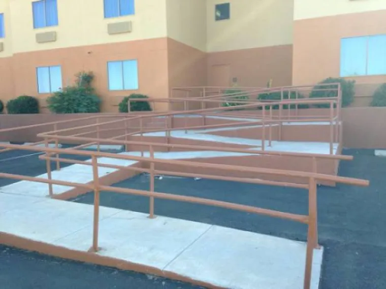 KAKO SU NESPOSOBNI: Majstori popili previ&scaron;e i svojim radom potpuno unakazili domove i javne povr&scaron;ine