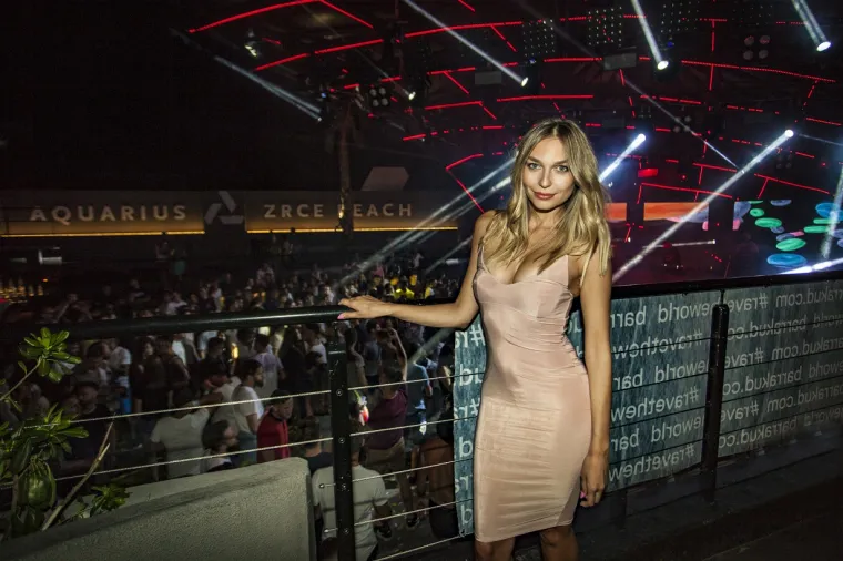 Jedna od na&scaron;ih najuspje&scaron;nijih blogerica Sonja Kovač sinoć je do ranih jutarnjih sati uživala u klubu Aquarius na Zrću gdje je gostovao slavni londonski DJ i producent Jax Jones