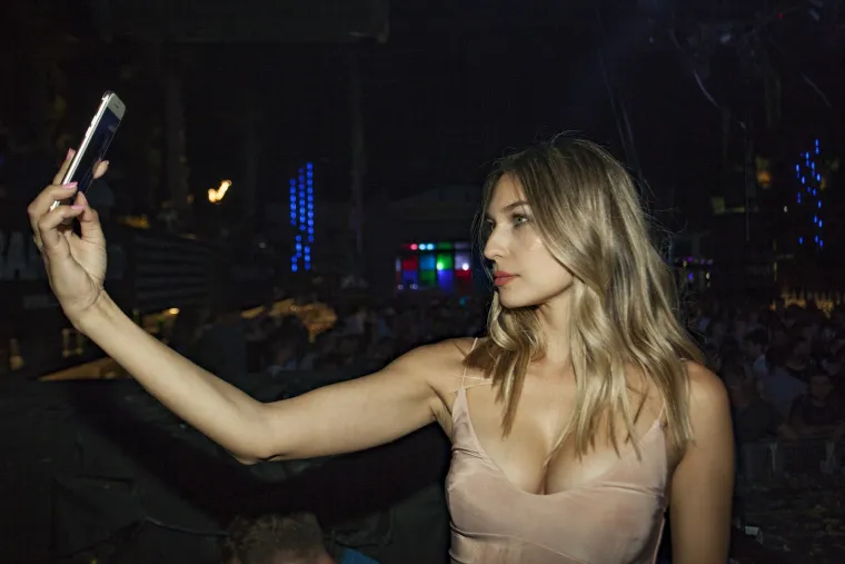 DEKOLTE TJEDNA: Sonja Kovač ludo se zabavljala na Zrću, bila je na koncertu DJ-a nominiranog za nagradu Grammy