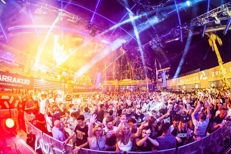 DEKOLTE TJEDNA: Sonja Kovač ludo se zabavljala na Zrću, bila je na koncertu DJ-a nominiranog za nagradu Grammy