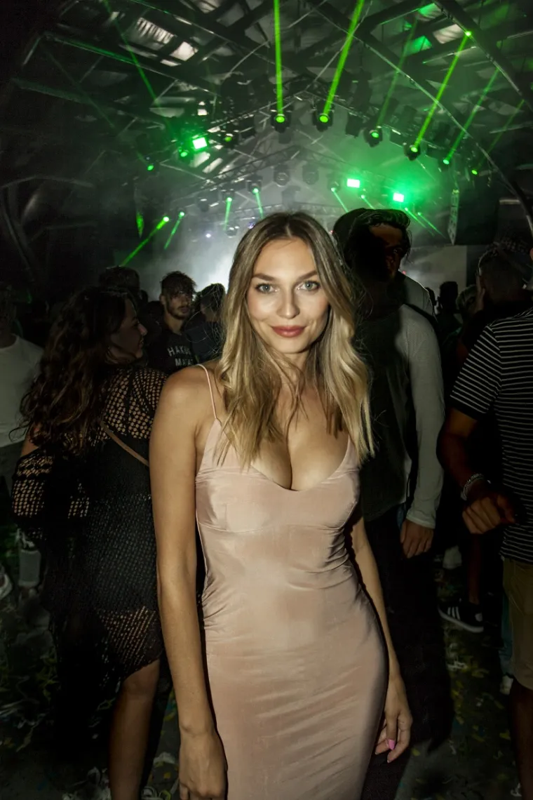 DEKOLTE TJEDNA: Sonja Kovač ludo se zabavljala na Zrću, bila je na koncertu DJ-a nominiranog za nagradu Grammy