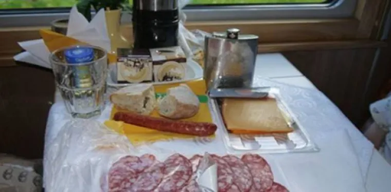 BISTE LI SE IKADA VOZILI OVIM VLAKOM? Ako mislite da ste vidjeli sve, zavirite u ruski vlak, to je neki drugi svijet