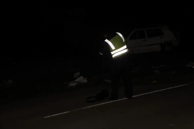 AUTOM UDARIO U MOST, VOZILO SE OD SILINE UDARA OKRETALO U ZRAKU: 24-godi&scaron;nji vozač te&scaron;ko ozlijeđen