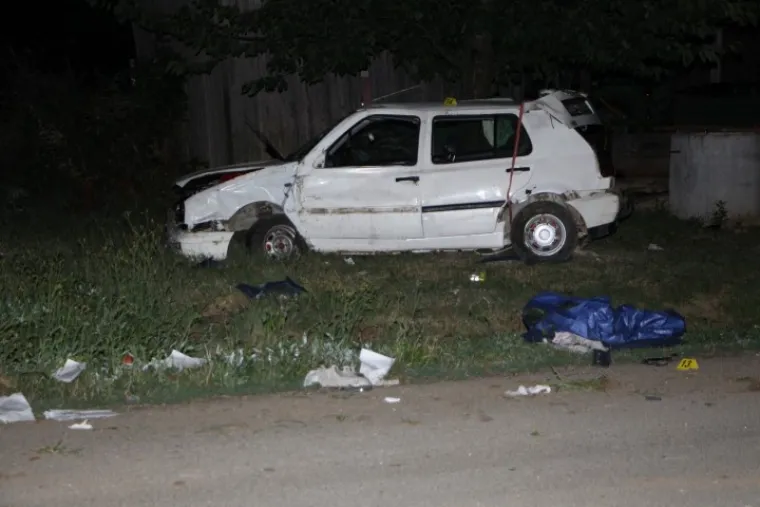 AUTOM UDARIO U MOST, VOZILO SE OD SILINE UDARA OKRETALO U ZRAKU: 24-godi&scaron;nji vozač te&scaron;ko ozlijeđen