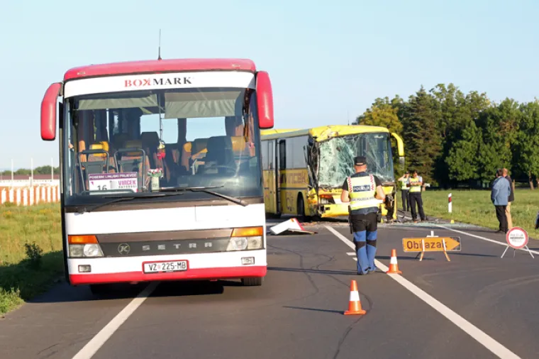 TE&Scaron;KA PROMETNA NESREĆA KOD VARAŽDINA: U sudaru dvaju autobusa i osobnog automobila 13 ozlijeđenih
