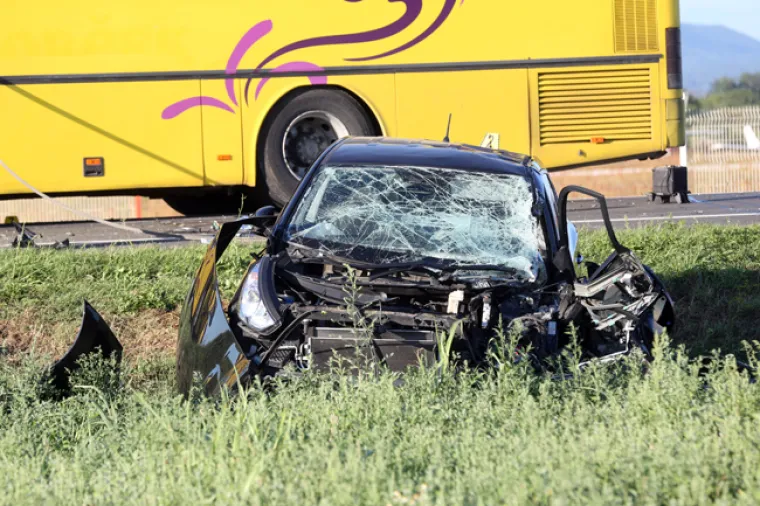 TE&Scaron;KA PROMETNA NESREĆA KOD VARAŽDINA: U sudaru dvaju autobusa i osobnog automobila 13 ozlijeđenih