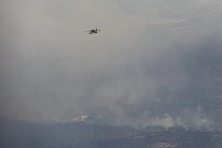 ZASEOK MODRIĆ: Kanaderi kod Obrovca i protiv vatre i protiv bure