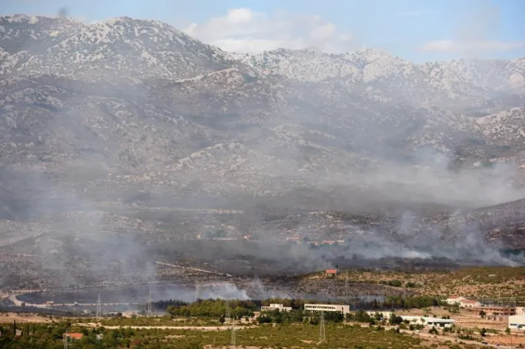 ZASEOK MODRIĆ: Kanaderi kod Obrovca i protiv vatre i protiv bure