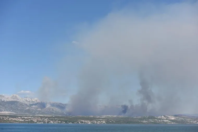 ZASEOK MODRIĆ: Kanaderi kod Obrovca i protiv vatre i protiv bure