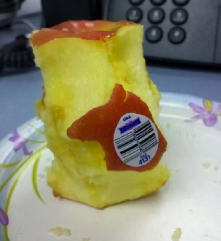 Uklanjanje naljepnice je prava gnjavaža.