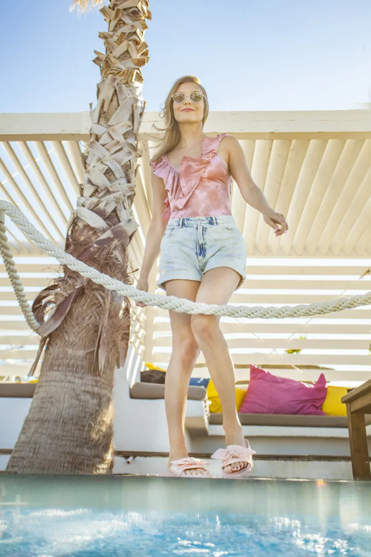 I SONJA KOVAČ ZAJAHALA TRENDI PTIČURINU: Lijepa blogerica osvajala zavidnom linijom i velikim dekolteom