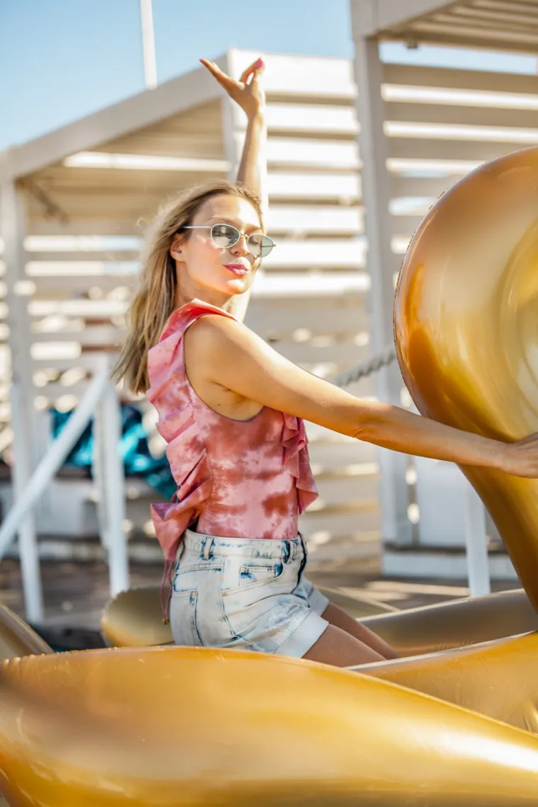 I SONJA KOVAČ ZAJAHALA TRENDI PTIČURINU: Lijepa blogerica osvajala zavidnom linijom i velikim dekolteom