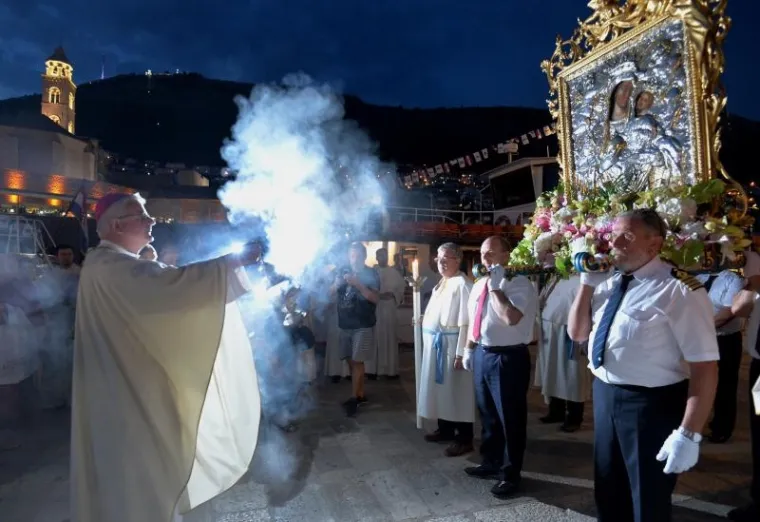 DUBROVNIK: Večernja procesija povodom blagdana Velike Gospe