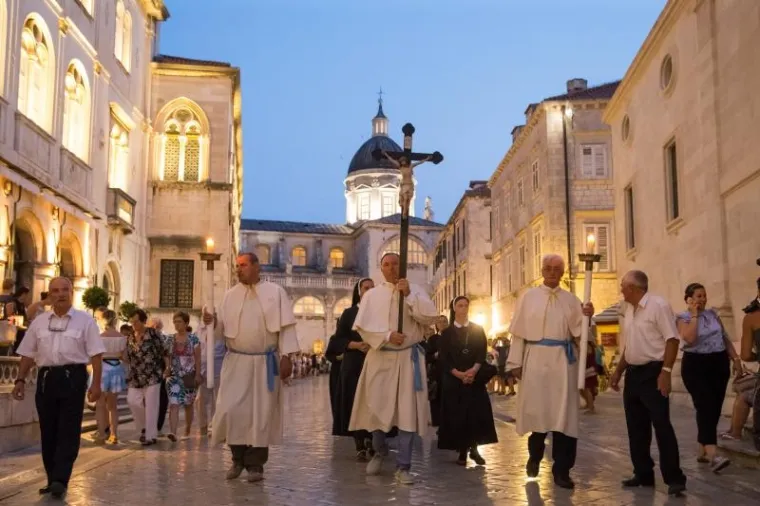 DUBROVNIK: Večernja procesija povodom blagdana Velike Gospe